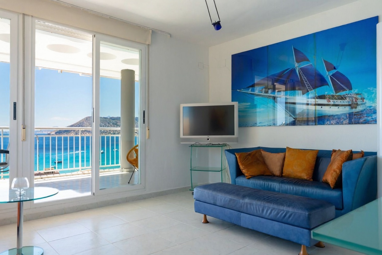 Wohnung zum Verkauf in direkter Strandlage in Calpe — Wohnzimmer