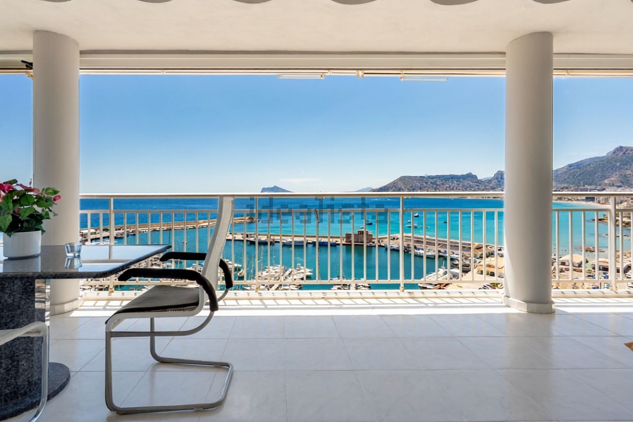Wohnung zum Verkauf in direkter Strandlage in Calpe — Meerterrasse
