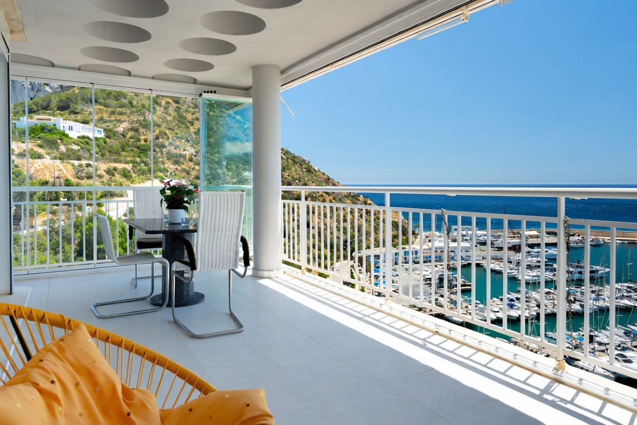 Wohnung zum Verkauf in direkter Strandlage in Calpe — Meerterrasse