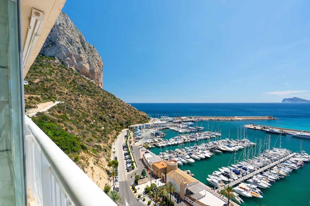 Wohnung zum Verkauf in direkter Strandlage in Calpe — Meerterrasse