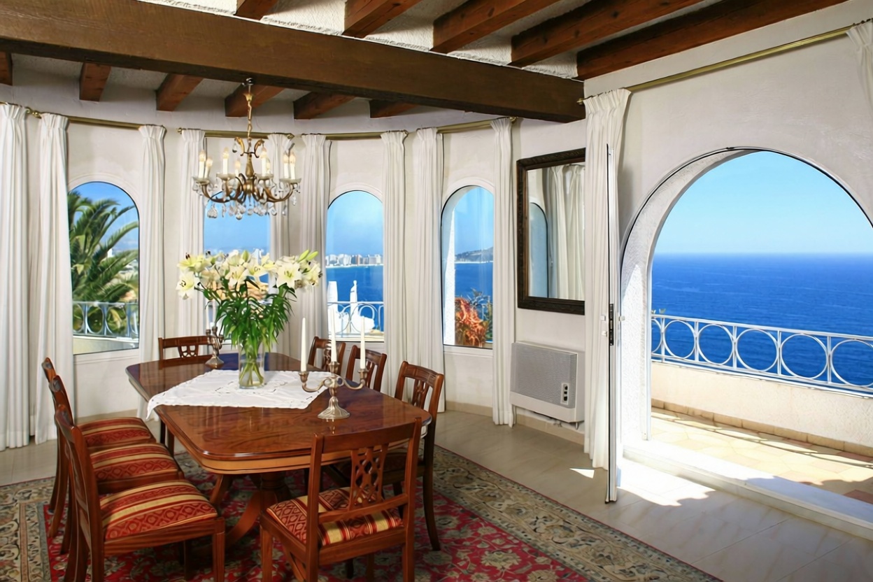 Chalet zum Verkauf mit direktem Strandzugang in Calpe — Esszimmer