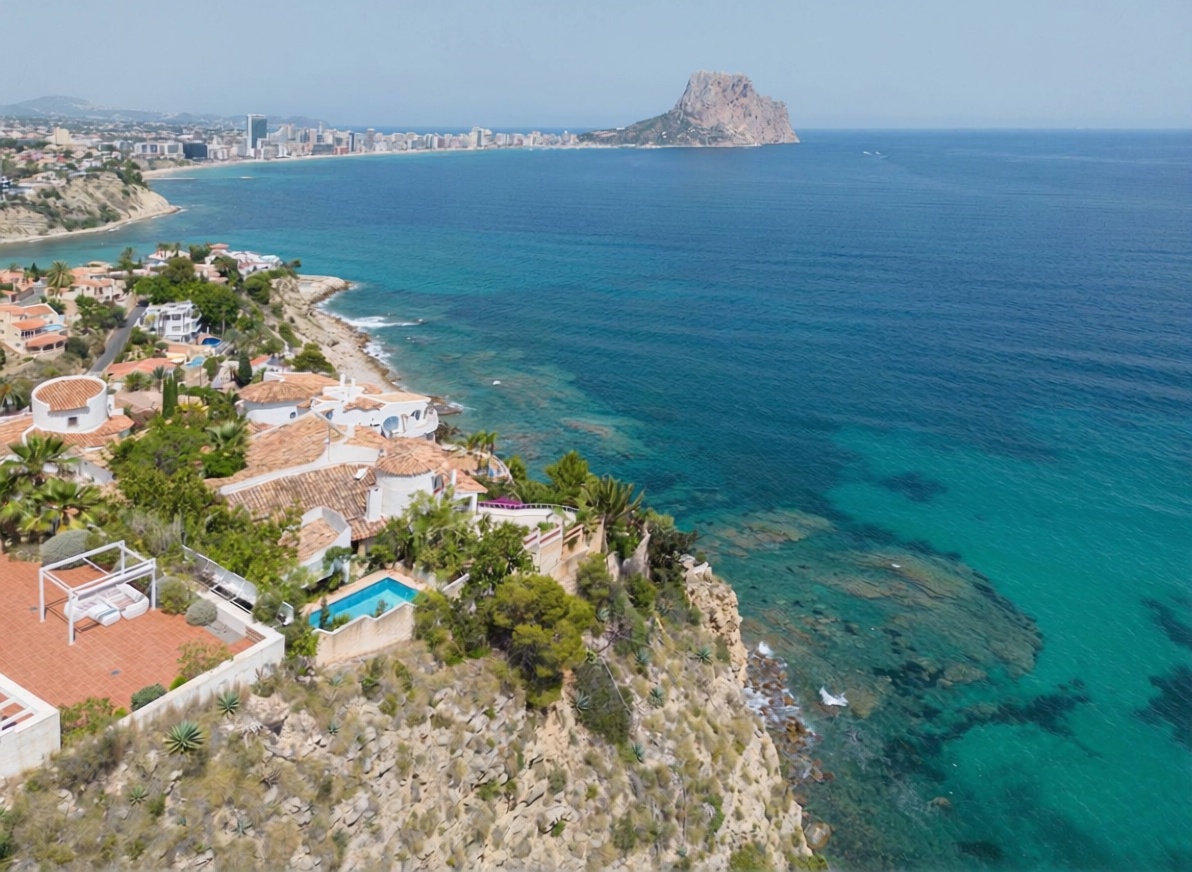 Chalet zum Verkauf mit direktem Strandzugang in Calpe — Luftbild