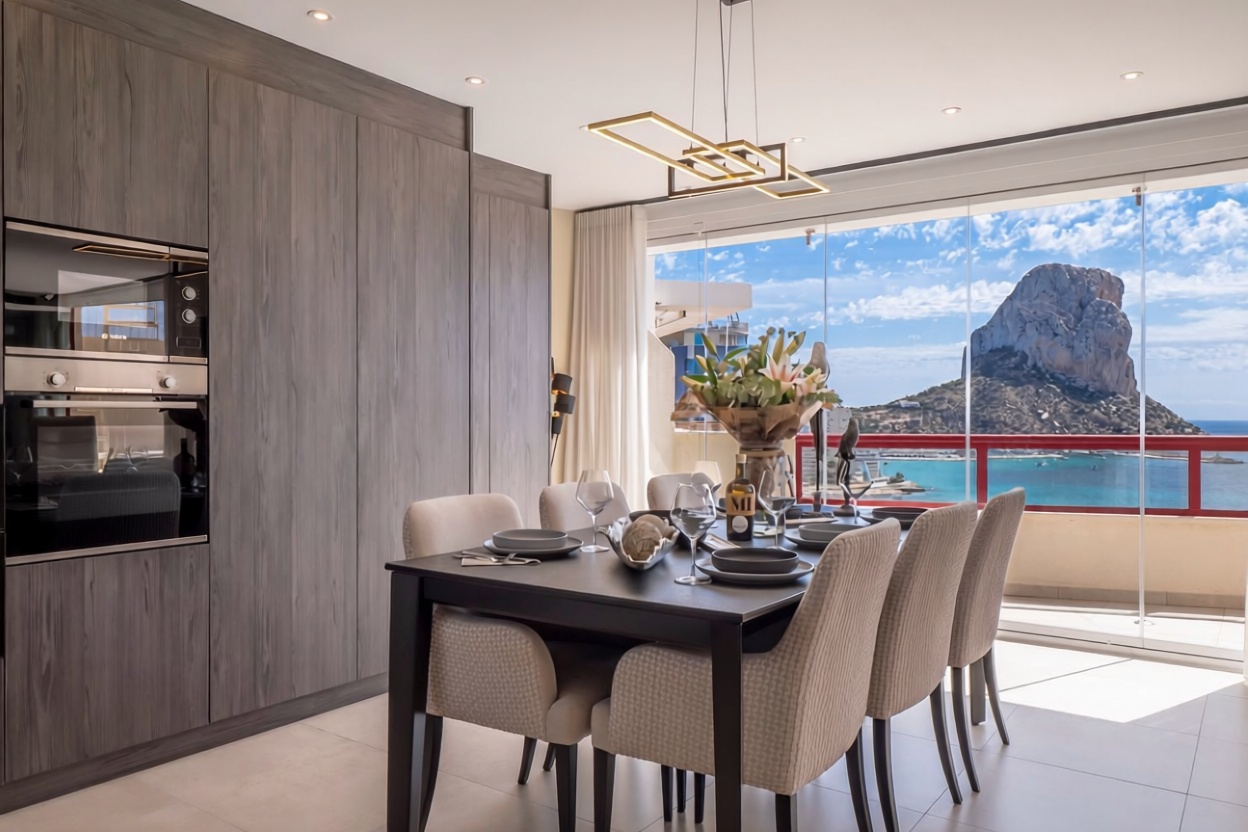 Duplexwohnung zum Verkauf in direkter Strandlage in Calpe — Esszimmer