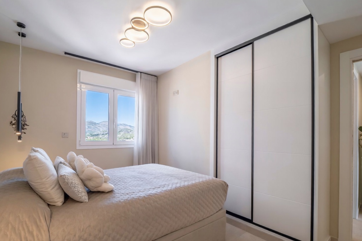 Duplexwohnung zum Verkauf in direkter Strandlage in Calpe — Schlafzimmer
