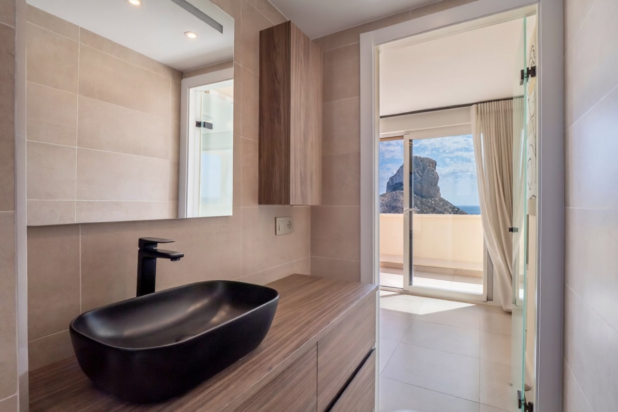 Duplexwohnung zum Verkauf in direkter Strandlage in Calpe — Bad