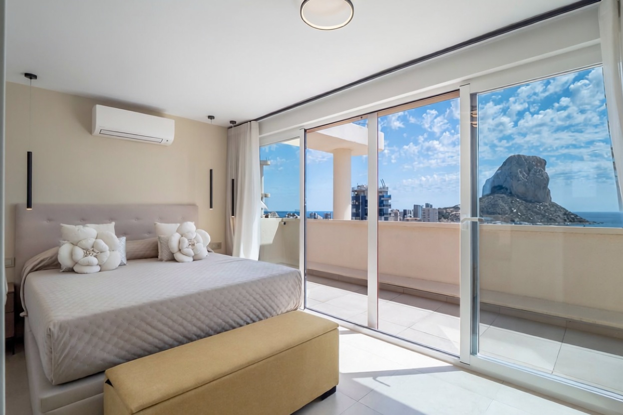 Duplexwohnung zum Verkauf in direkter Strandlage in Calpe — Schlafzimmer