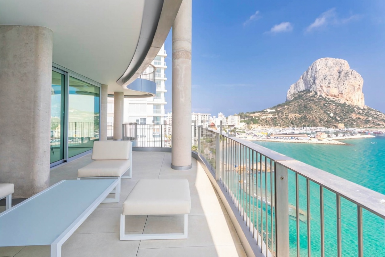 Wohnung zum Verkauf in direkter Strandlage in Calpe — Meerterrasse