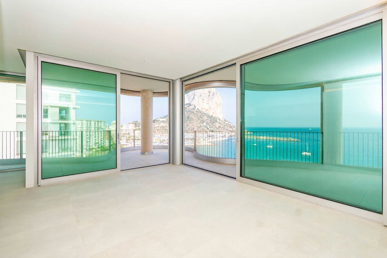 Wohnung zum Verkauf in direkter Strandlage in Calpe — Wohnzimmer