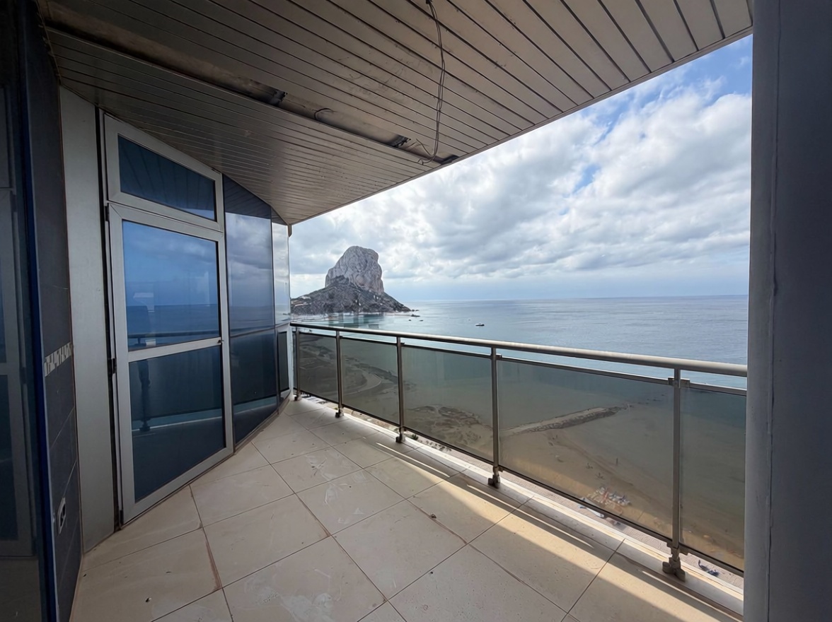 Dachgeschosswohnung zum Verkauf in erster Meereslinie in Calpe — Meerterrasse