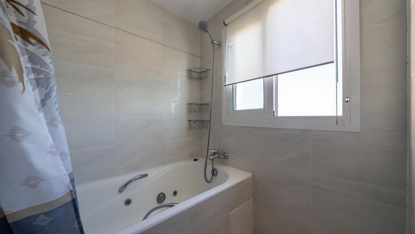 Wohnung zum Verkauf in direkter Strandlage in Calpe — Bad