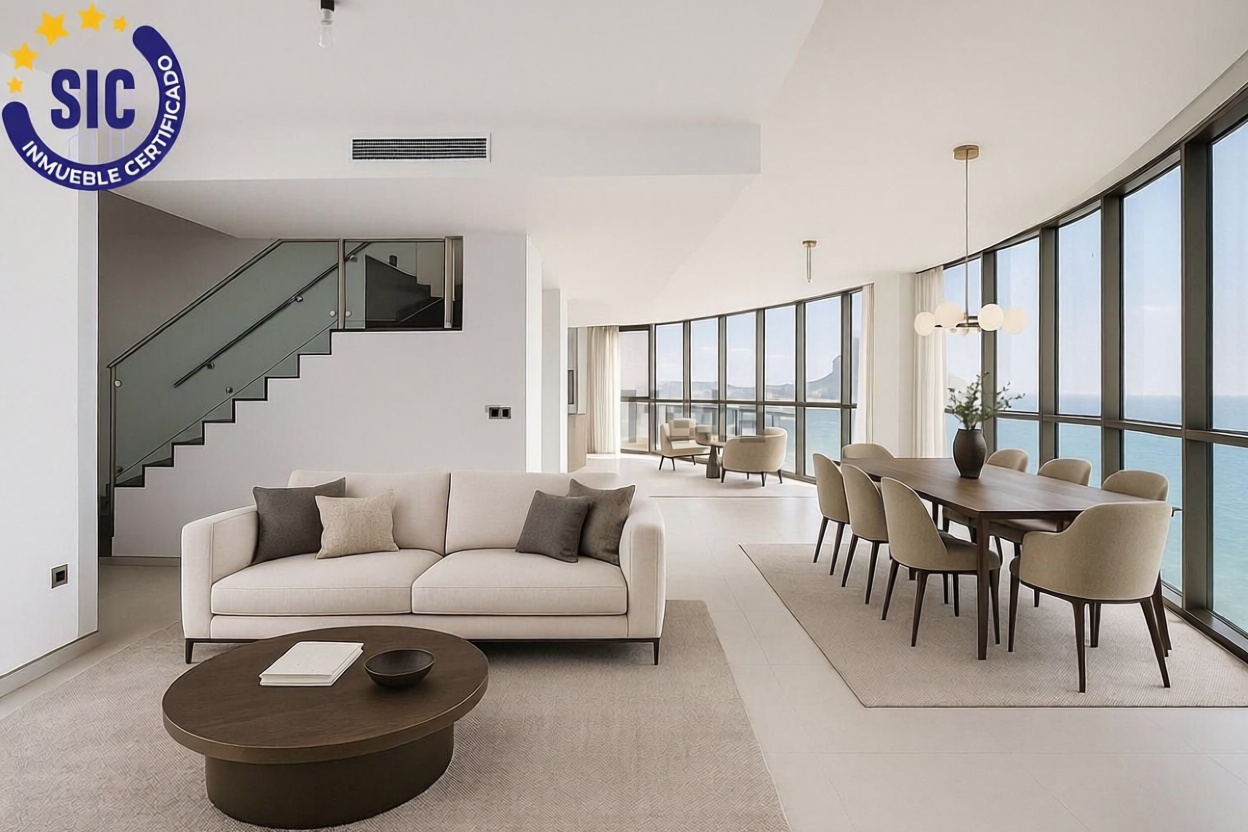 Duplexwohnung zum Verkauf in direkter Strandlage in Calpe — Wohnzimmer