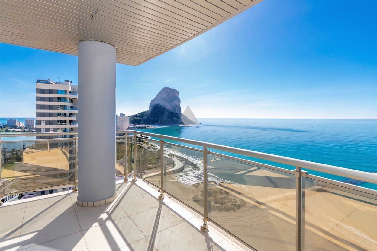 Ático en venta en primera línea de mar en Calpe