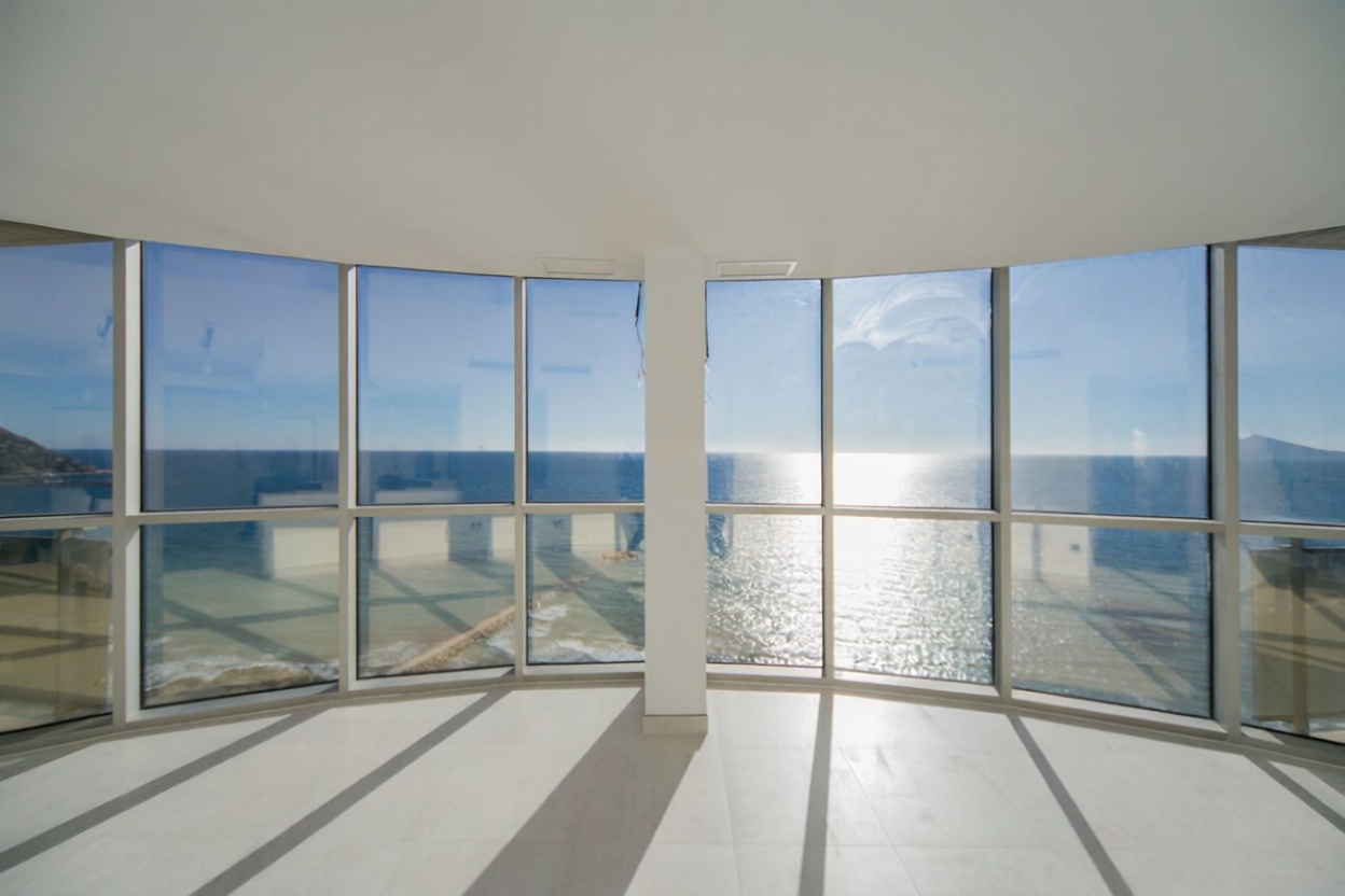 Dachgeschosswohnung zum Verkauf in erster Meereslinie in Calpe — Wohnzimmer