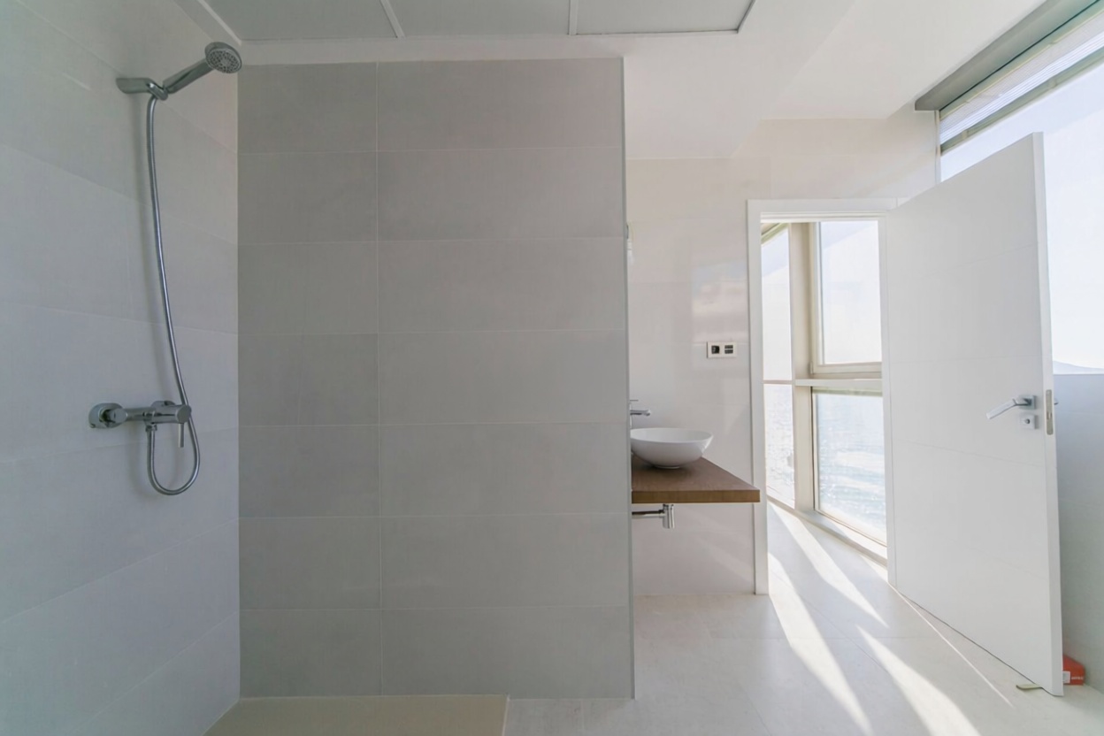 Dachgeschosswohnung zum Verkauf in erster Meereslinie in Calpe — Bad