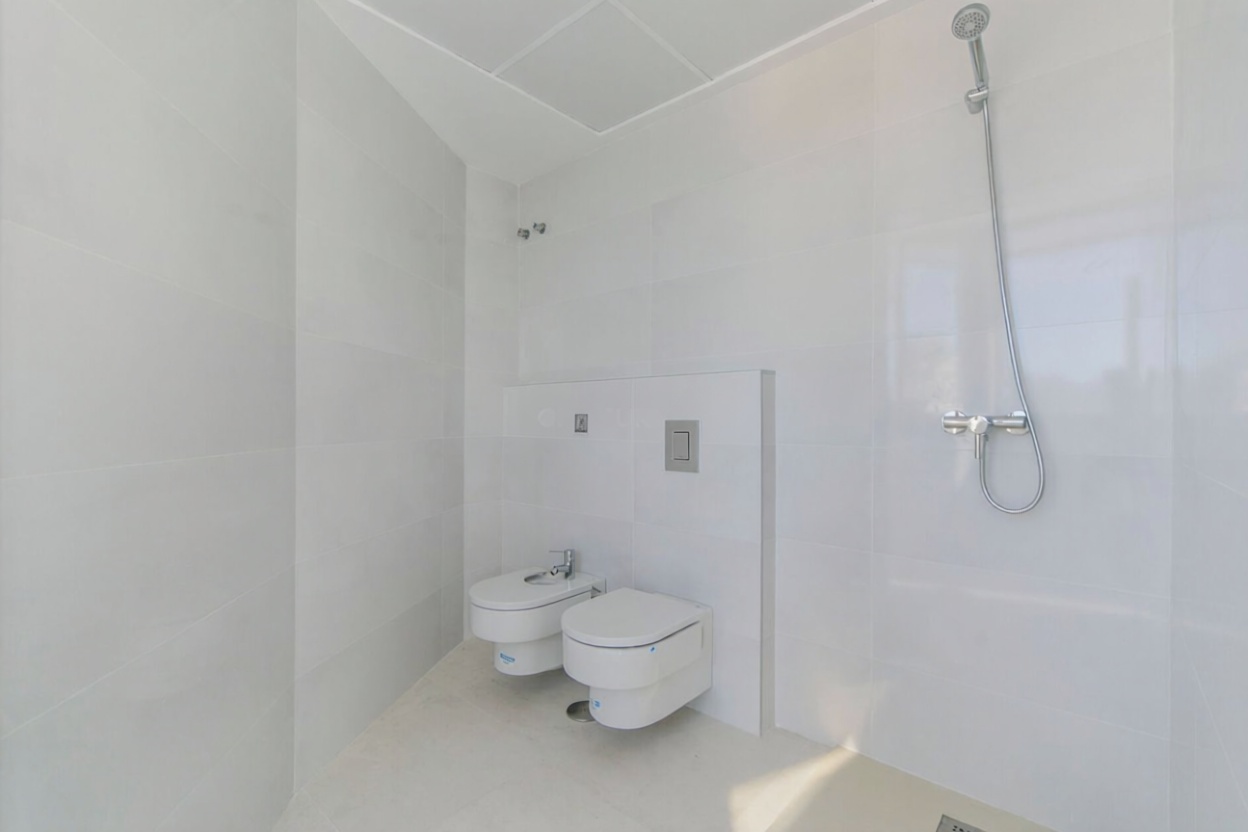 Dachgeschosswohnung zum Verkauf in erster Meereslinie in Calpe — Bad