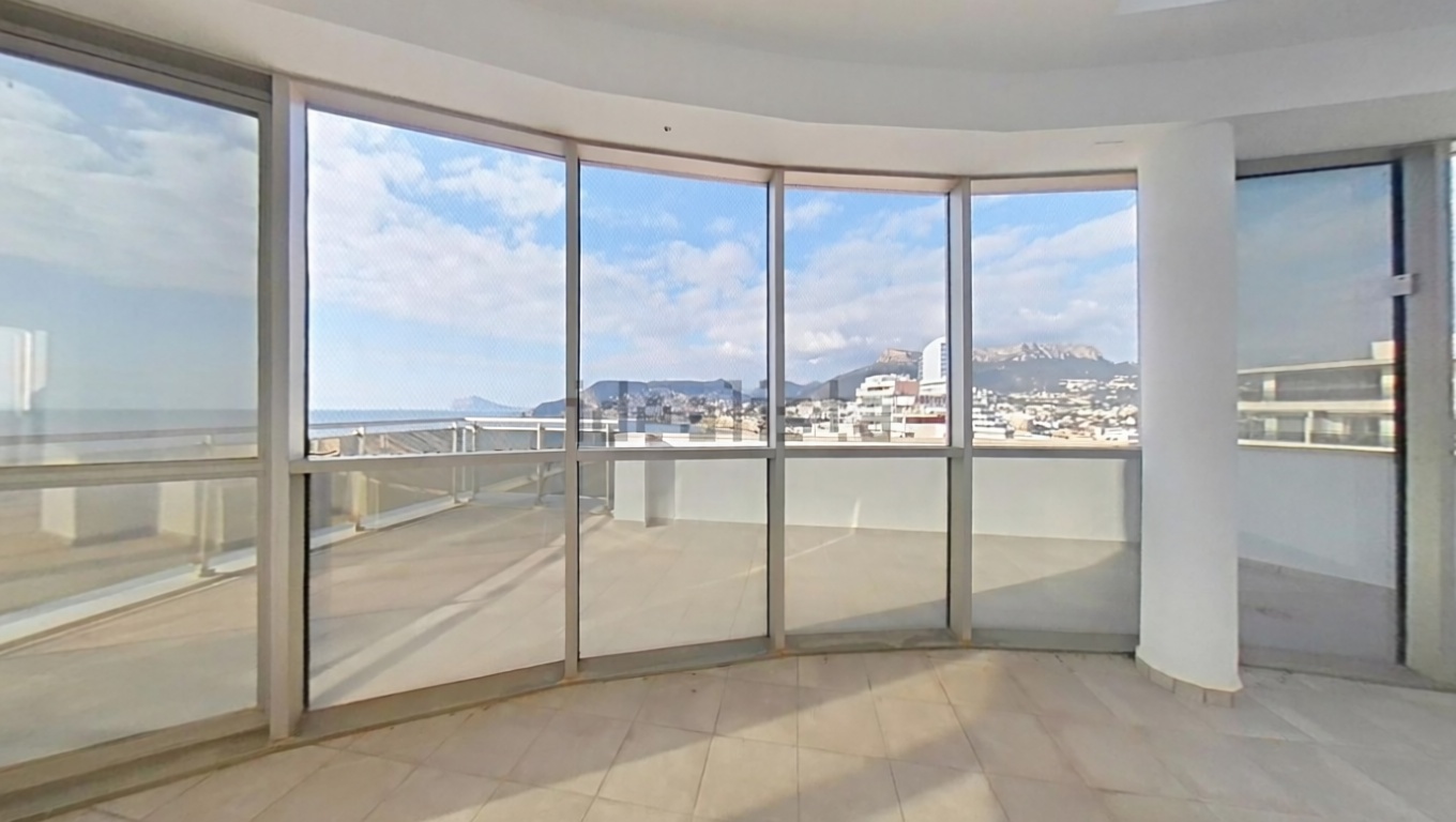 Wohnung zum Verkauf in direkter Strandlage in Calpe — Wohnzimmer