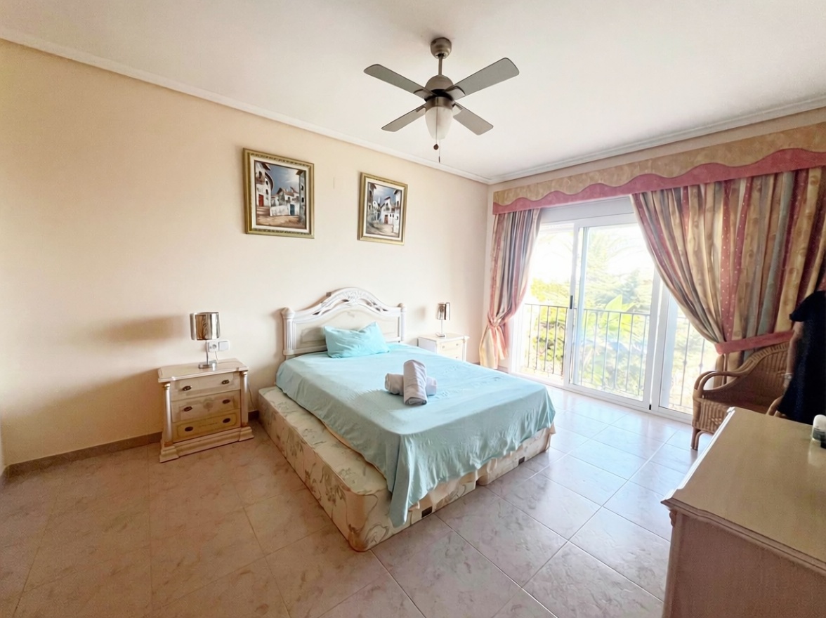 Chalet con acceso directo a playa en Altea — Dormitorio