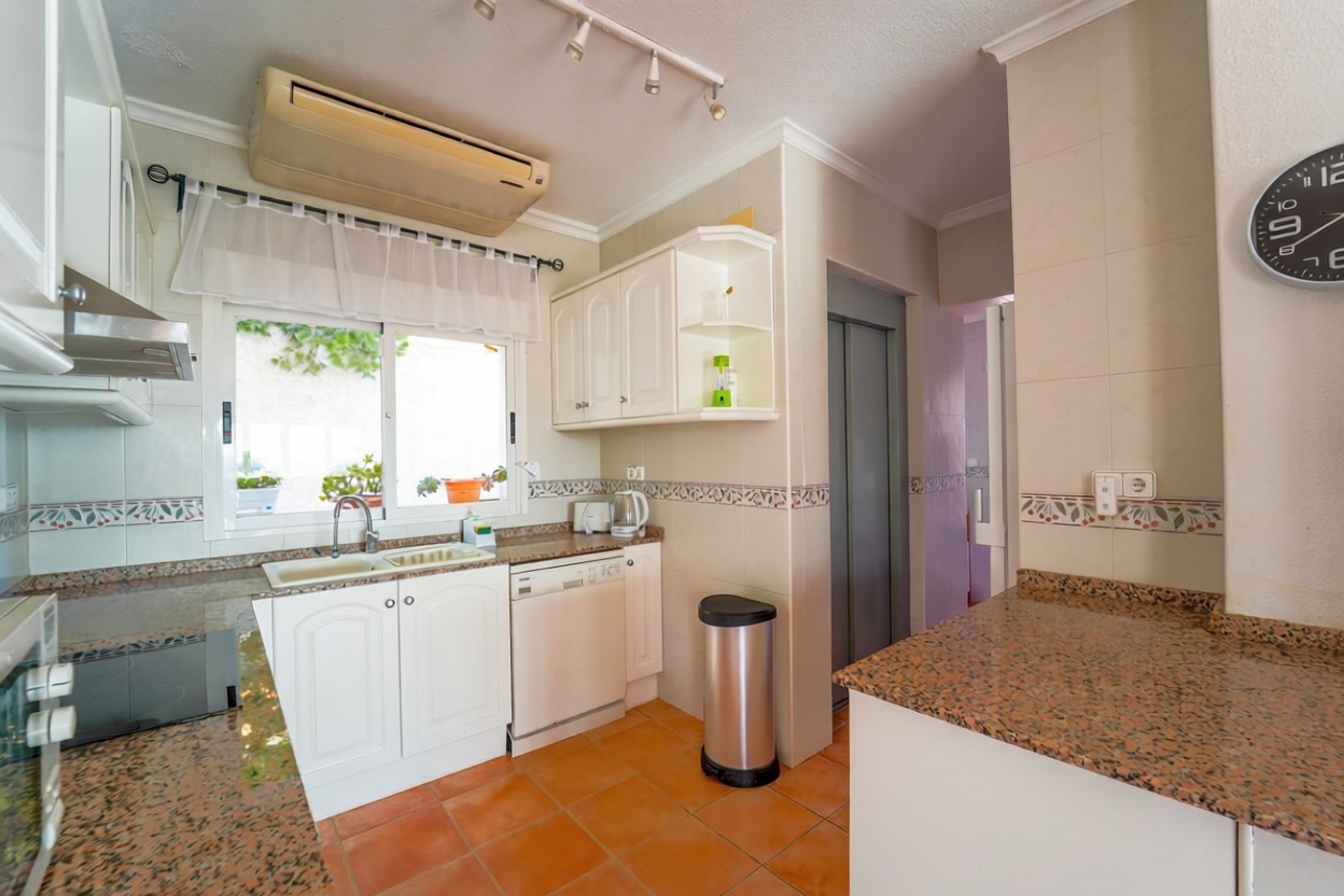 Casa o chalet independiente en venta en Calle Bélgica — Küche