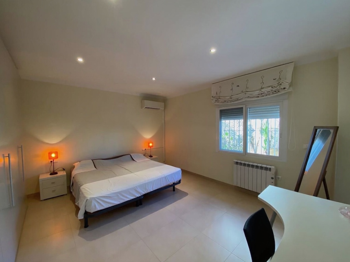 Appartement en première ligne de plage à Alfaz del Pi — Chambre