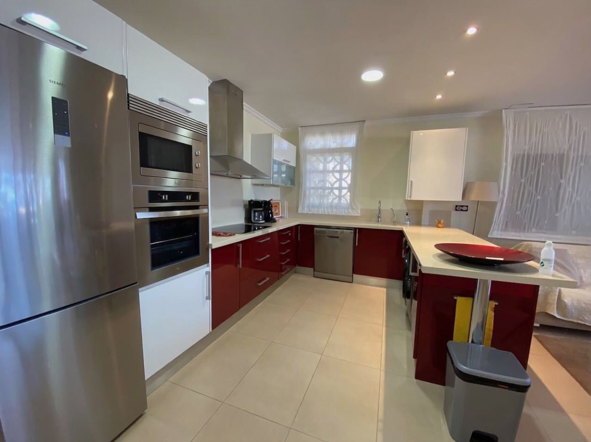 Appartement en première ligne de plage à Alfaz del Pi — Cuisine