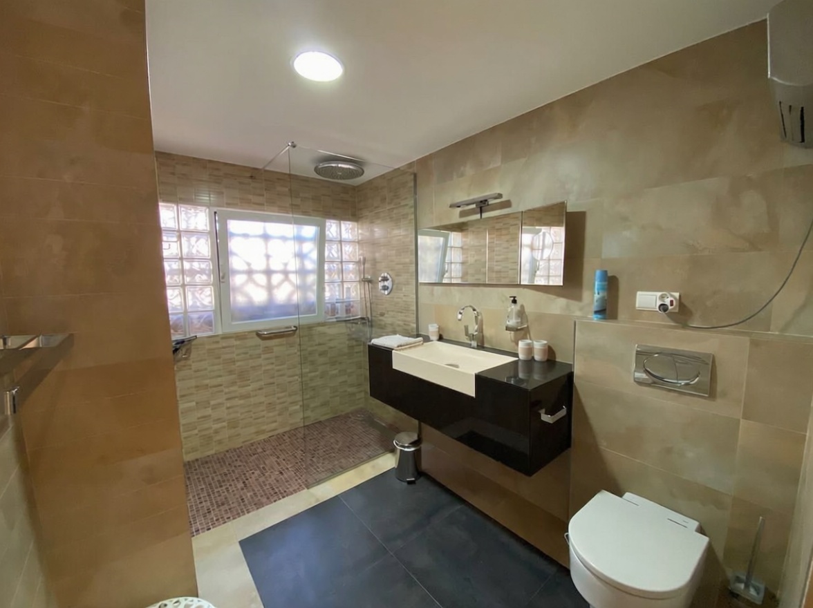 Appartement en première ligne de plage à Alfaz del Pi — Sanitaires
