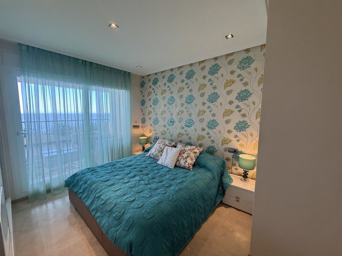 Piso en venta en Calle Pagell Mascarat — Dormitorio