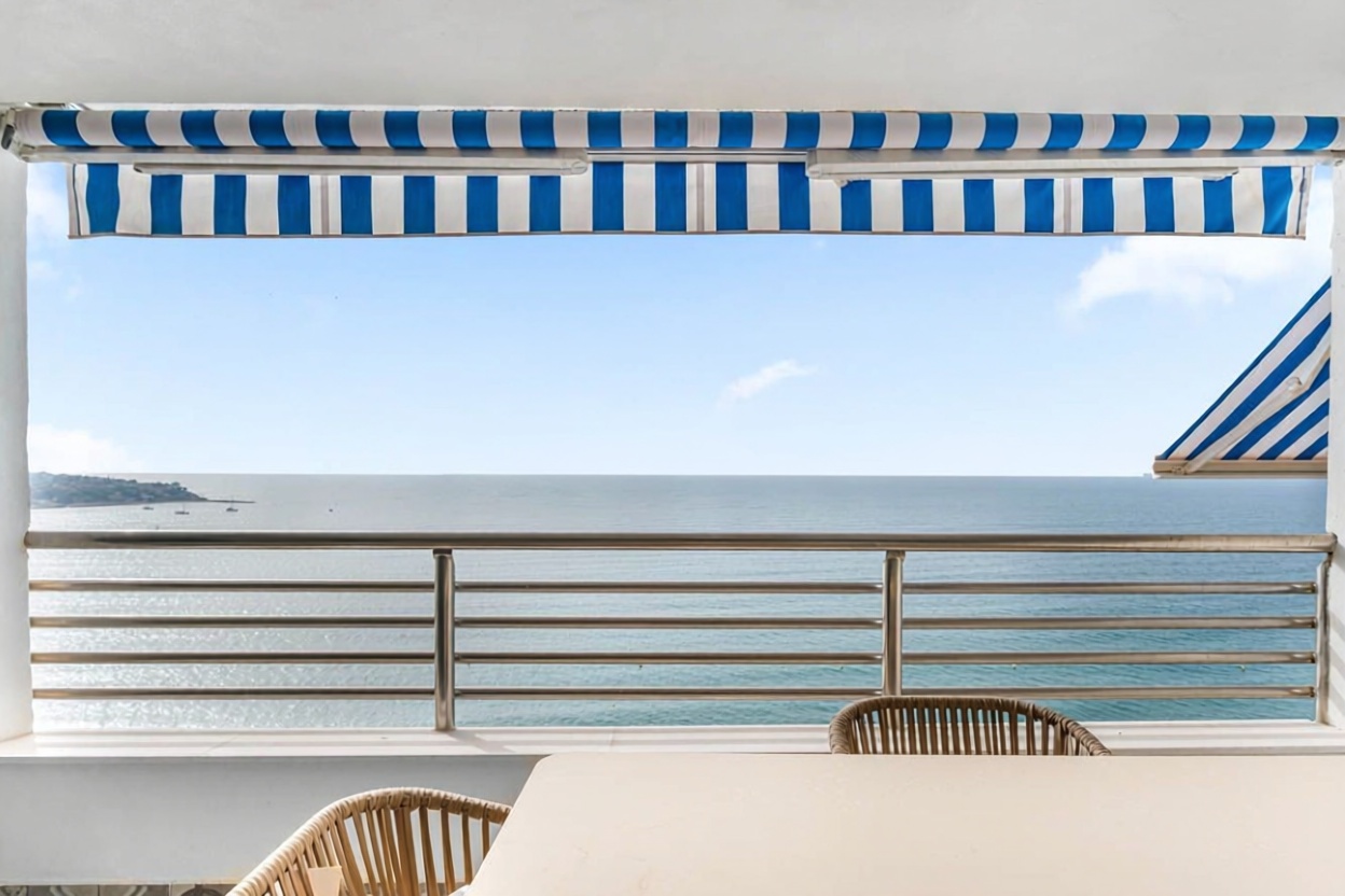 Wohnung in erste Strandlinie in Alicante — Wohnzimmer