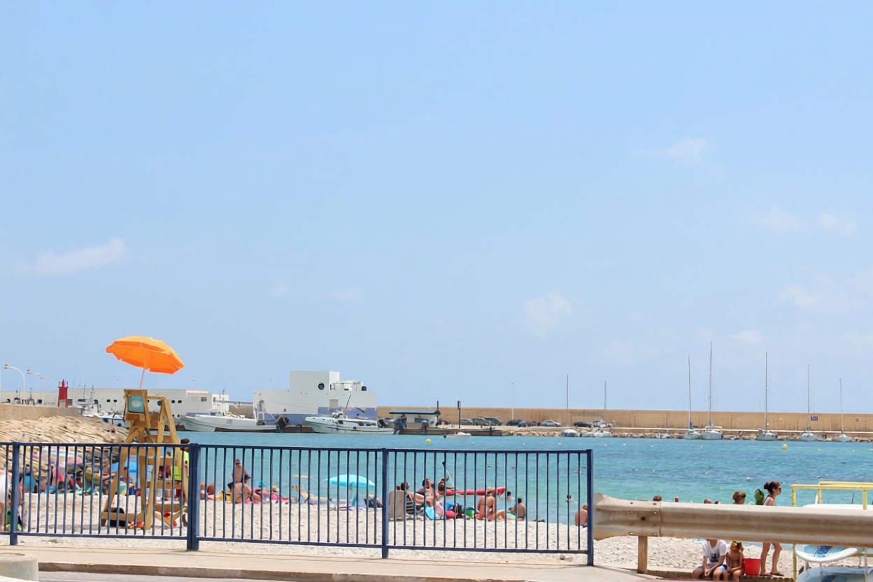 Piso en primera línea de playa en Altea — Vista mar