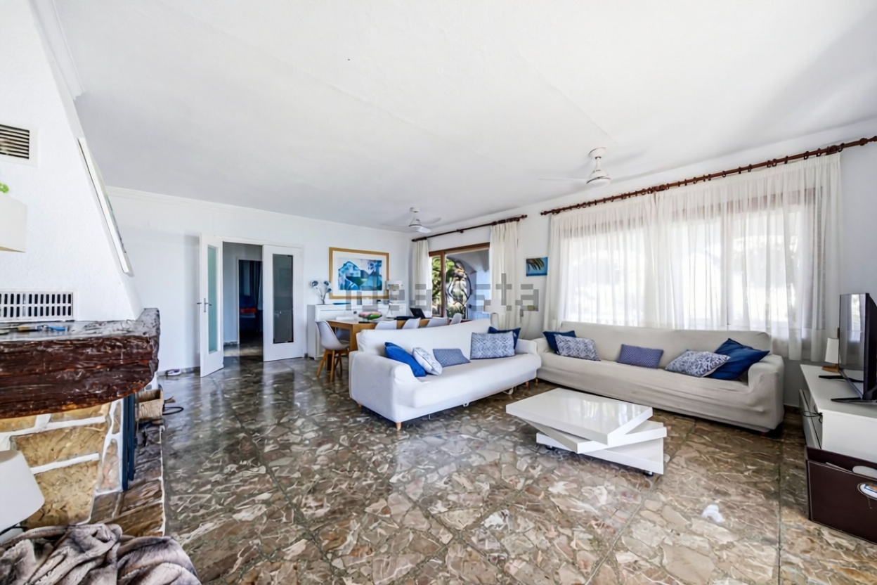 Casa o chalet en venta en Camino Vell del Far — Living room