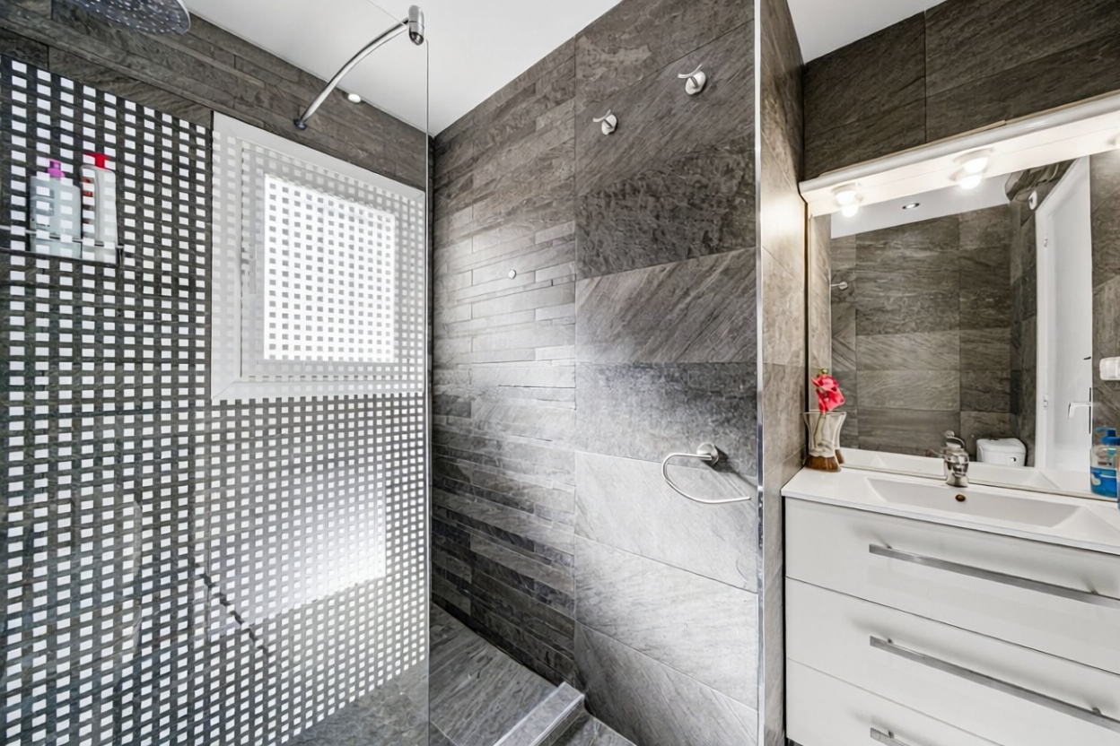 Casa o chalet en venta en Camino Vell del Far — Bathroom