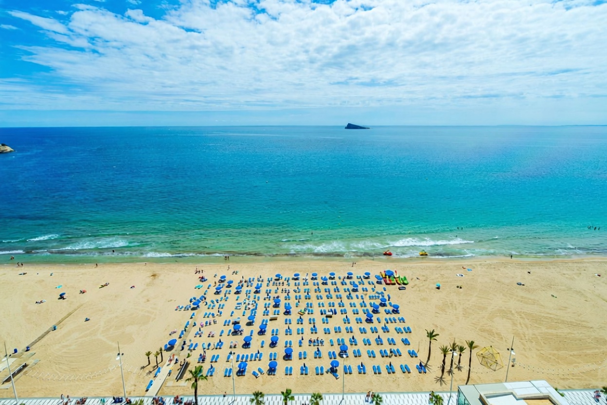 Piso en primera línea de playa en Benidorm — Vista mar