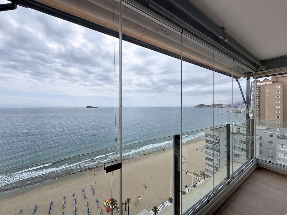 Piso en primera línea de playa en Benidorm — Terraza mar