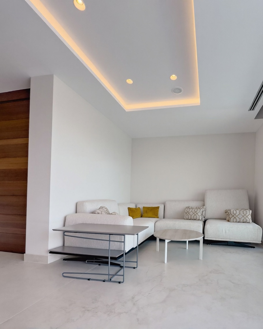 Dúplex in erster Strandlinie in Benidorm — Wohnzimmer
