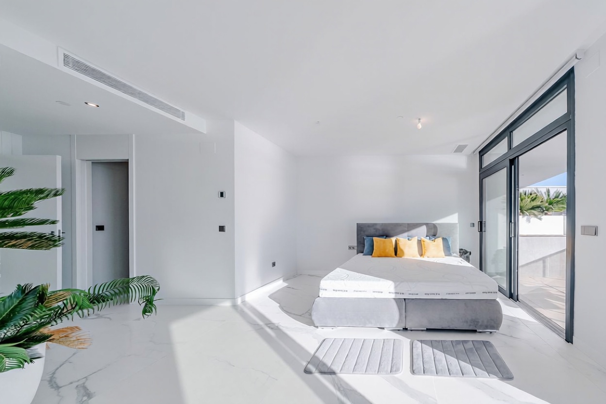 Piso en primera línea de playa en Benidorm — Dormitorio