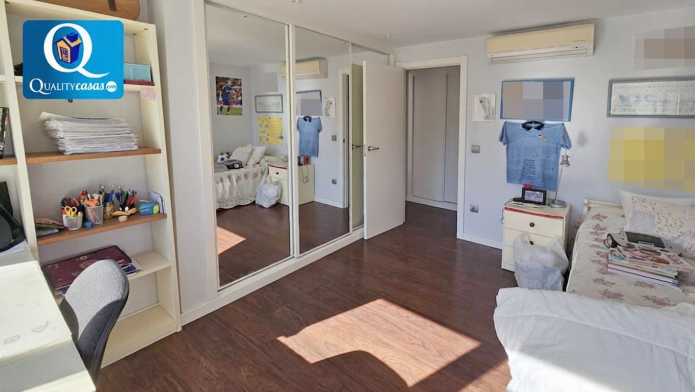 Piso en primera línea de playa en Benidorm — Dormitorio