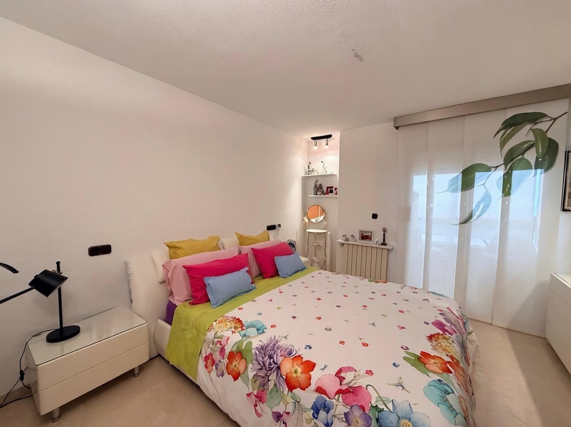 Piso en primera línea de playa en Benidorm — Dormitorio