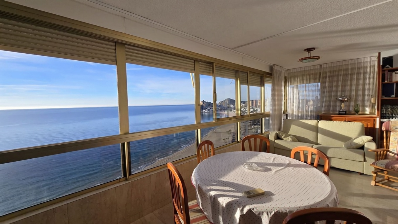 Wohnung in erster Strandlinie in Benidorm — Meerterrasse