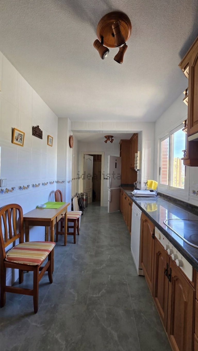 Wohnung in erster Strandlinie in Benidorm — Küche