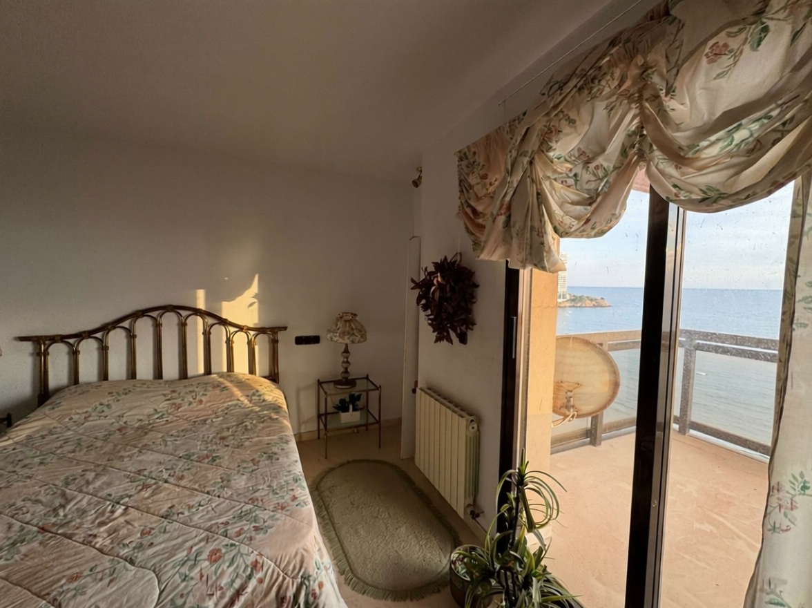 Appartement en première ligne de plage à Benidorm — Chambre