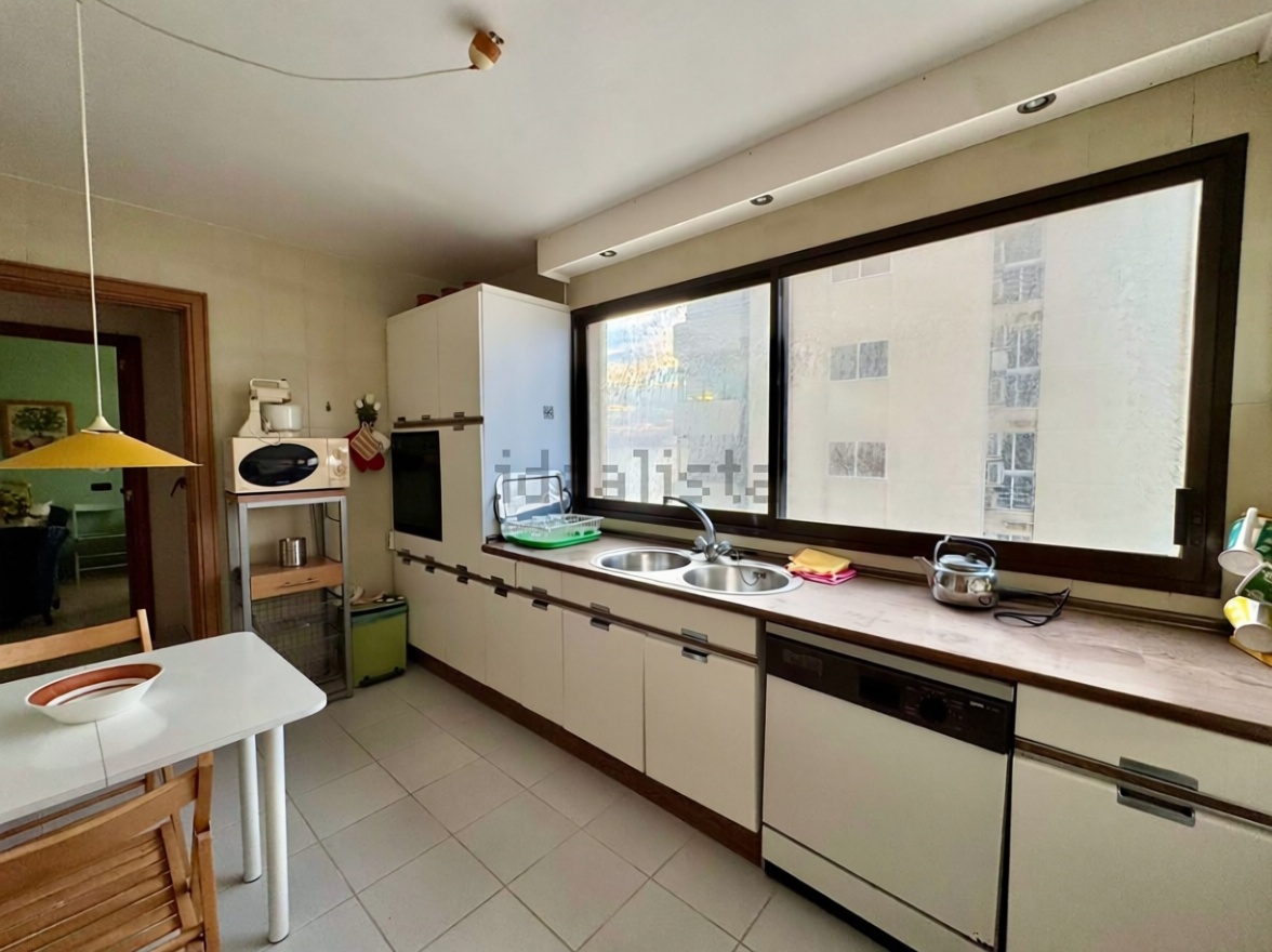 Appartement en première ligne de plage à Benidorm — Cuisine