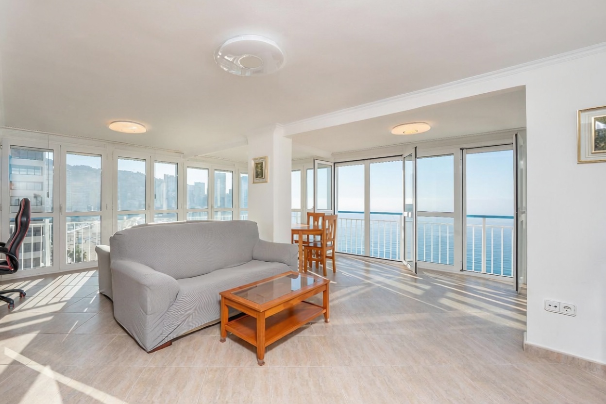 Appartement en première ligne de plage à Benidorm — Séjour