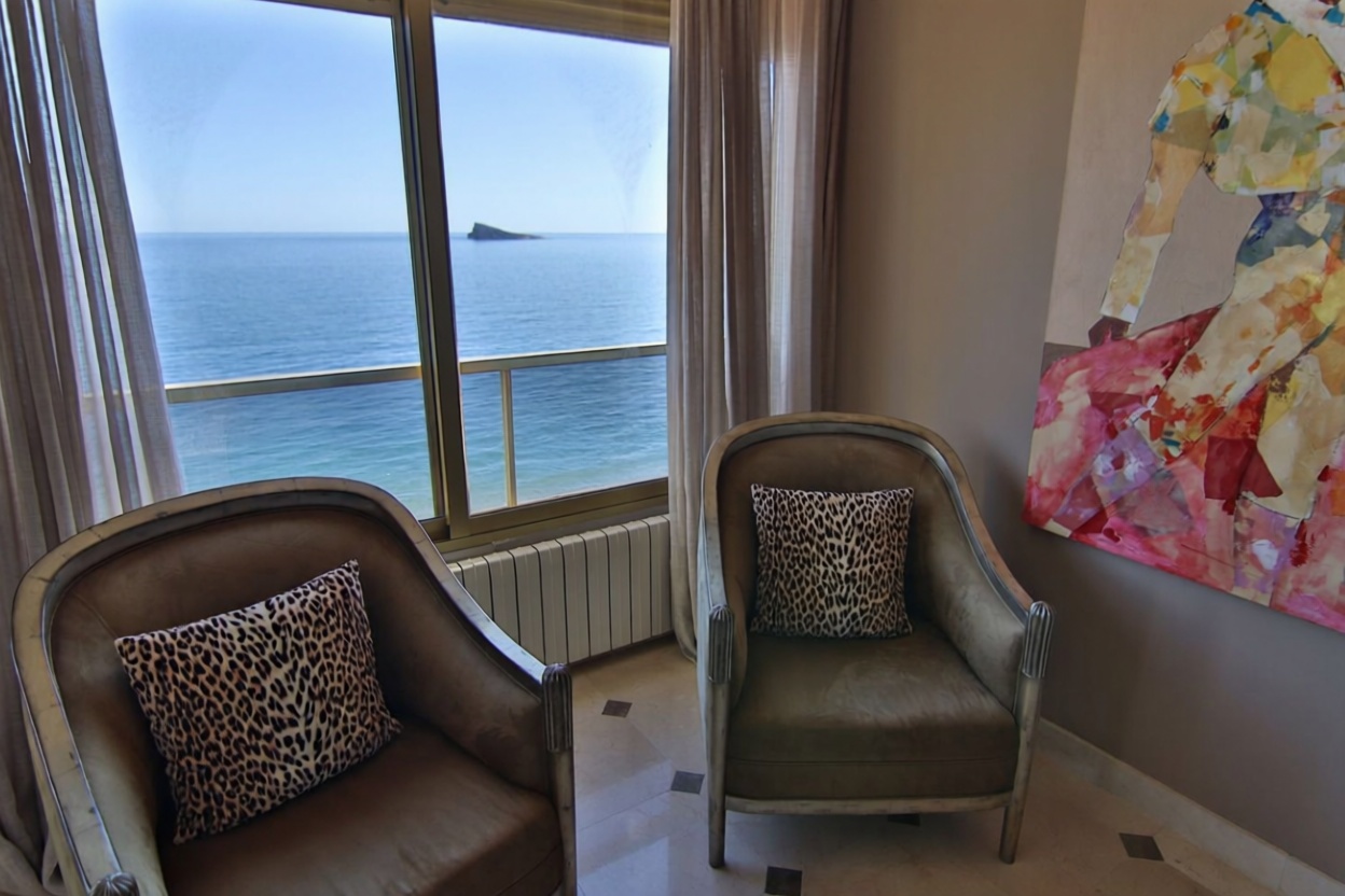 Piso en primera línea de playa en Benidorm — Living room