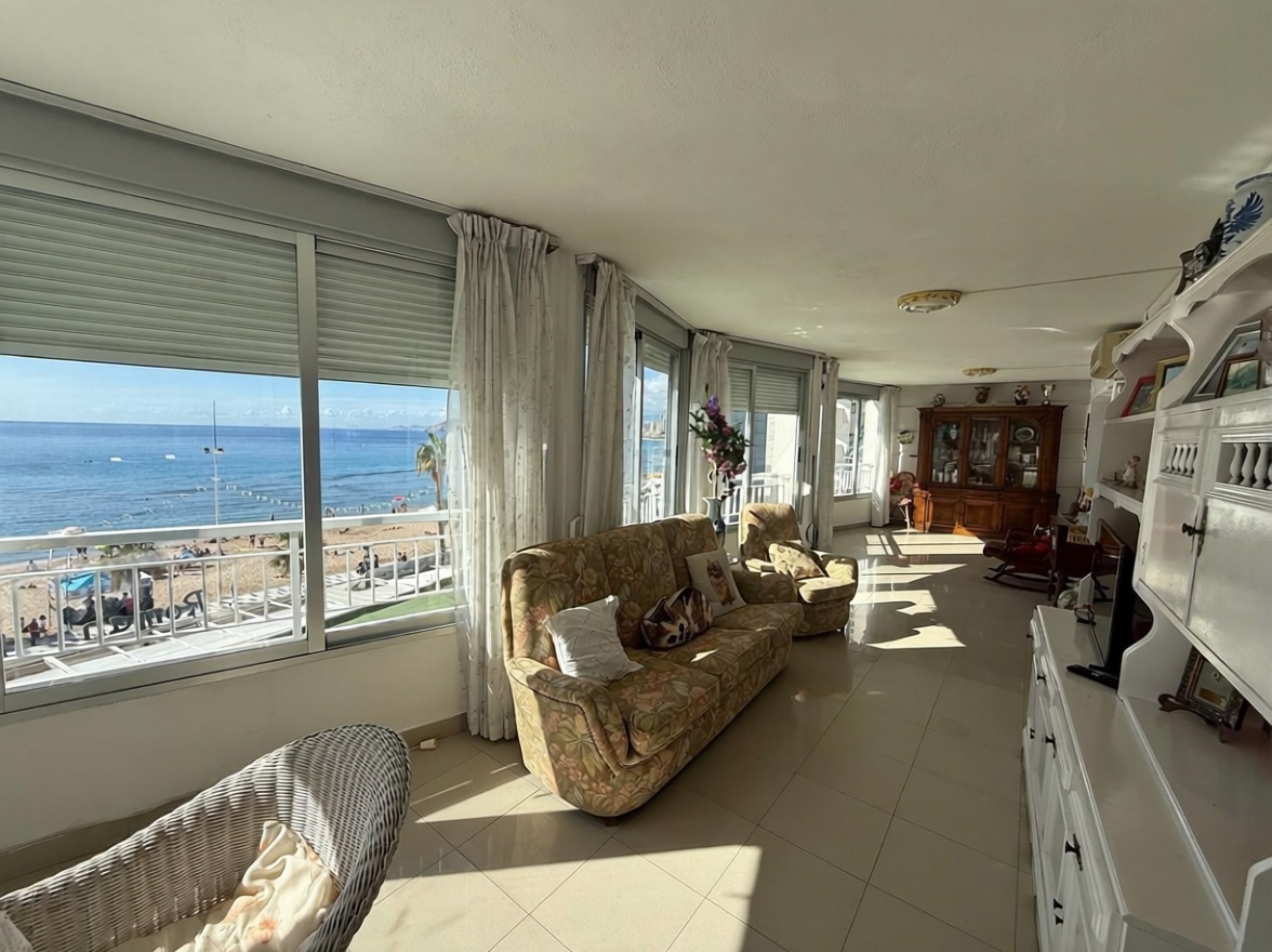 Flat in First Line of Beach in Benidorm — Living room