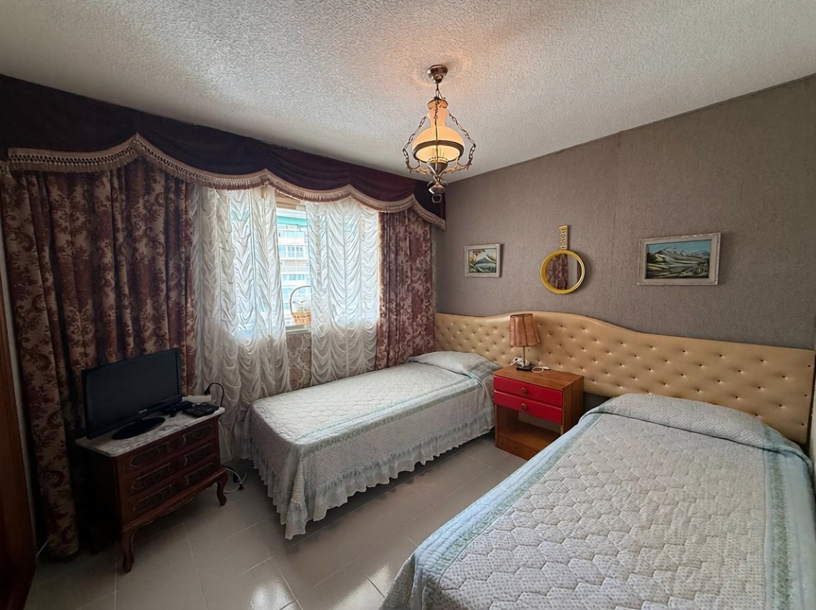 Flat in First Line of Beach in Benidorm — Bedroom