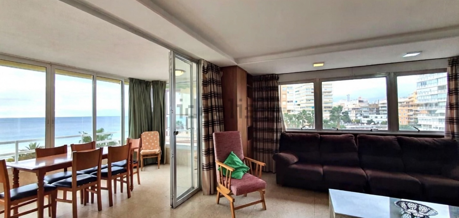 Appartement en première ligne de plage à Benidorm — Séjour