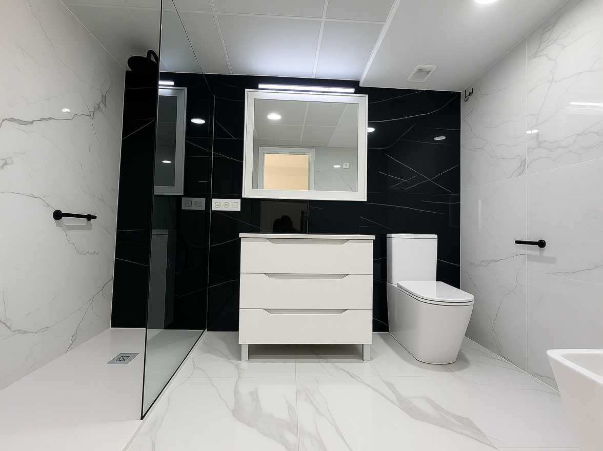 Ático en primera línea de mar en Benidorm — Baño