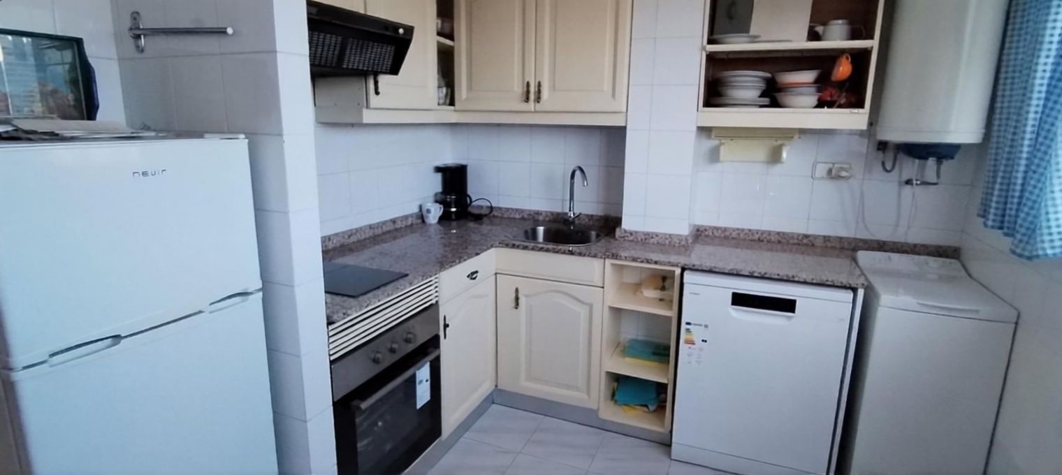 Piso en primera línea de playa en Benidorm — Cozinha