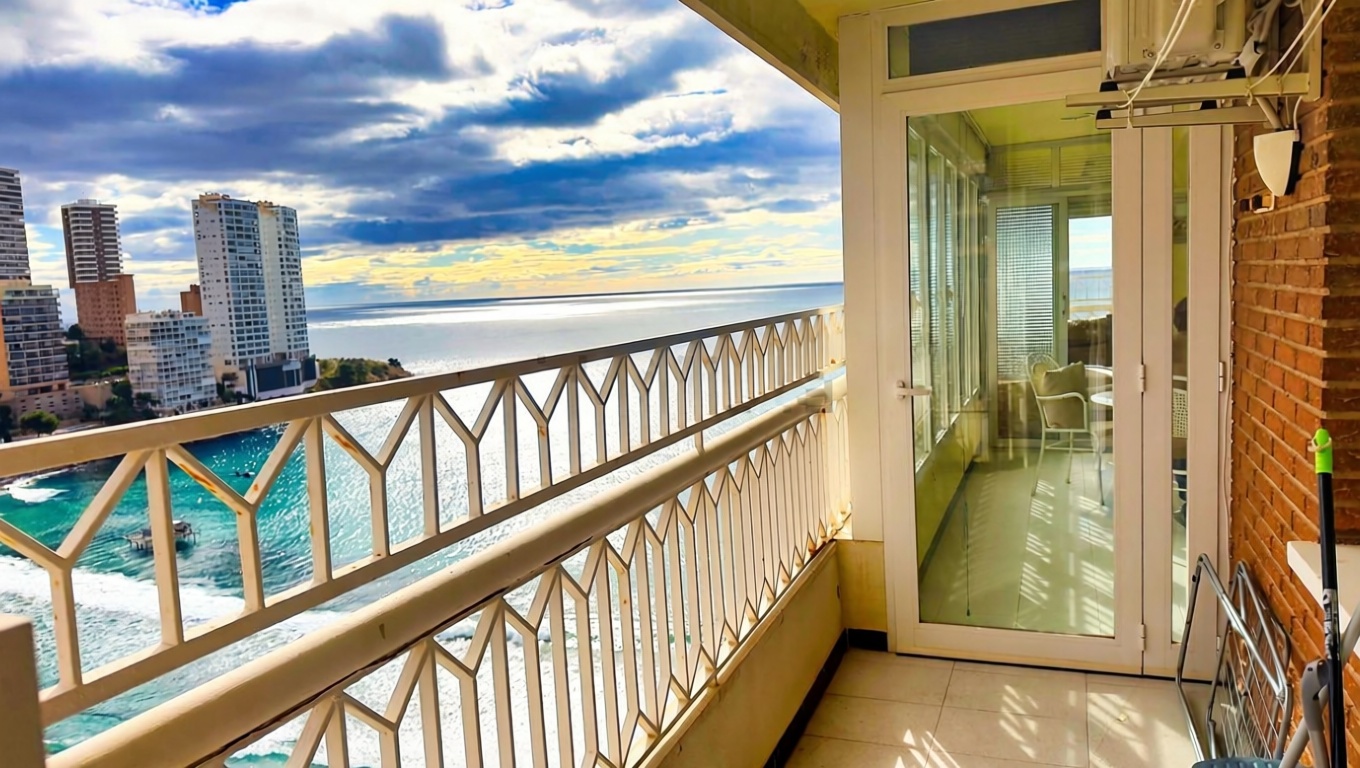 Piso en primera línea de playa en Benidorm — Terraço mar