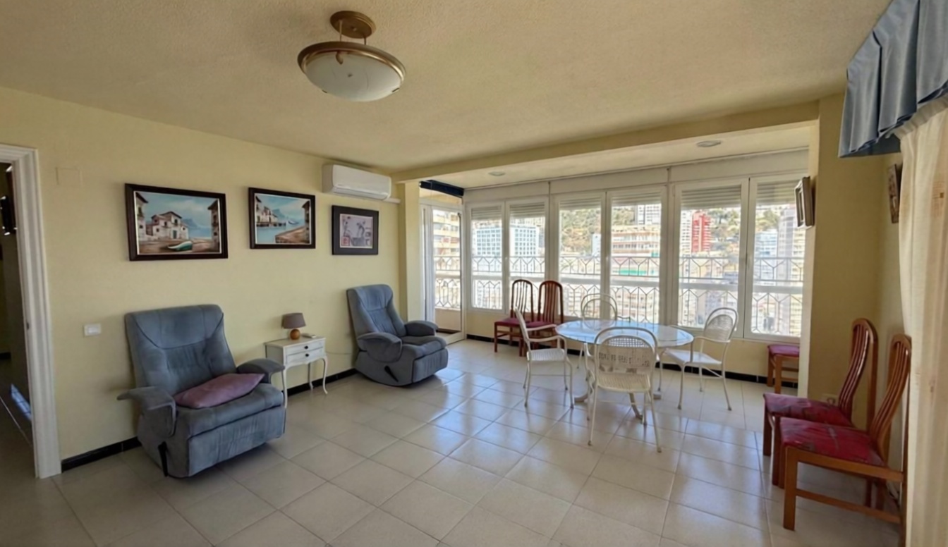 Piso en primera línea de playa en Benidorm — Living room