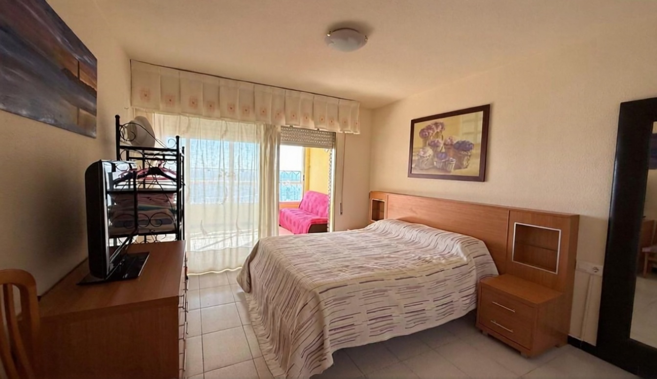 Piso en primera línea de playa en Benidorm — Bedroom